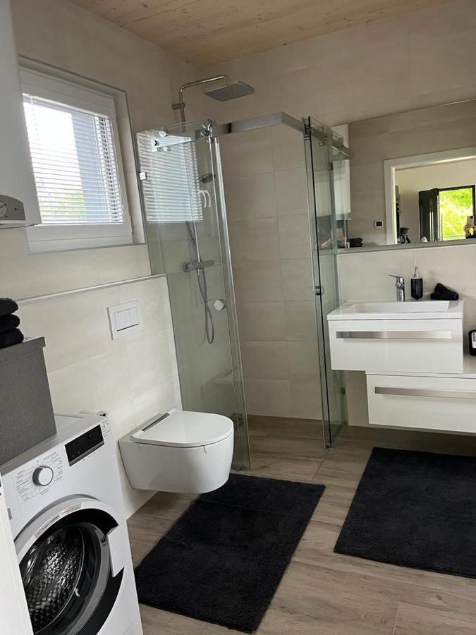Modernes Ferienhaus Mit Panoramablick Rosegg Buitenkant foto